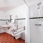 Thaya Vinarstvi 4* زنويمو