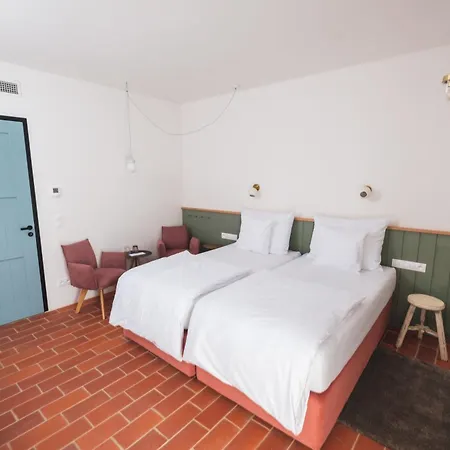 Thaya Vinarstvi Hotel 4*