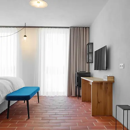 Thaya Vinarstvi 4* זנוימו